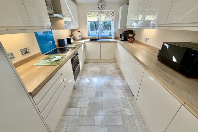 25, Foxglove Way, Yeovil photo 2