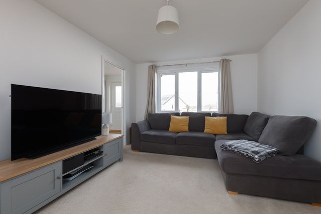 21, Comitis Road, West Calder photo 4
