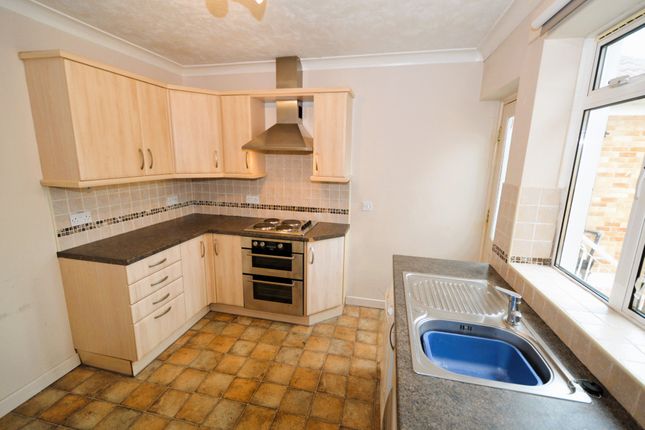 13 Abbey Court, Camberley photo 4