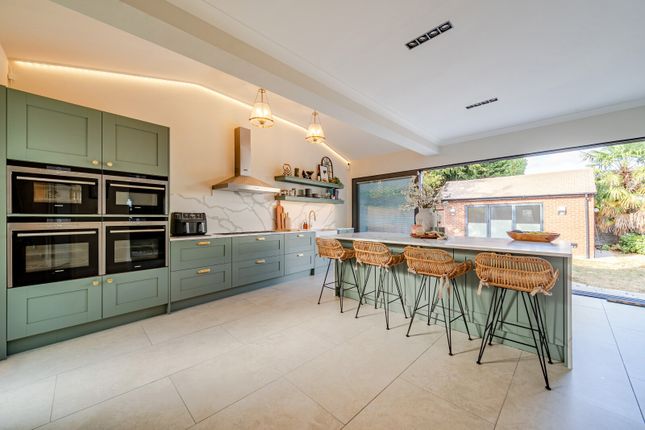 3, Hersham Road, Walton-On-Thames photo 2