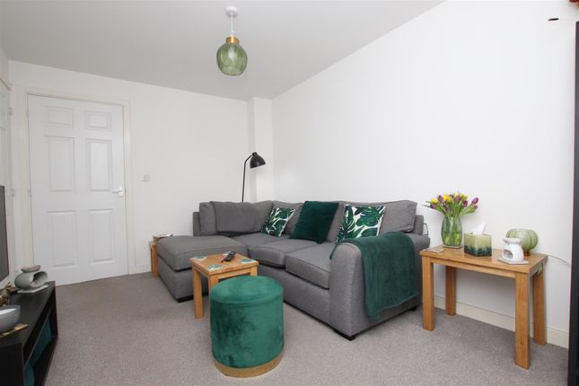 196, Myrtlebury Way, Exeter photo 2