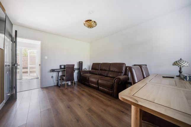 24, Lisieux Way, Somerset photo 4