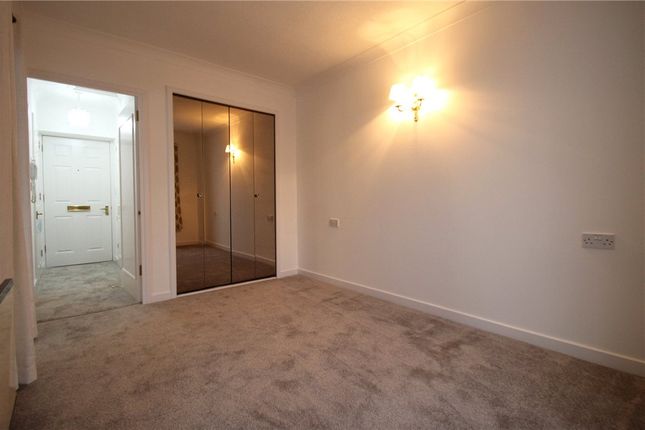 24 Forest Dene Court,, Cedar Road, Surrey photo 3