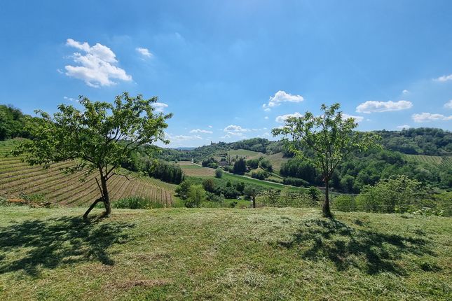 Country house for sale in Hilltop, Castelnuovo Calcea, Asti, Piedmont, Italy