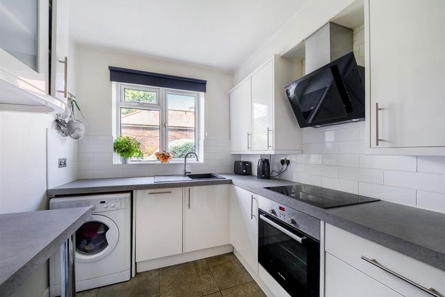 Flat Flat 15, Blandford Court 4-6, Brondesbury Park, London photo 4