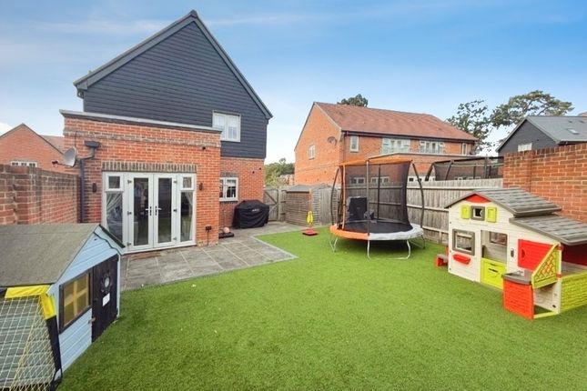 5, Ridges Rise, Camberley photo 4