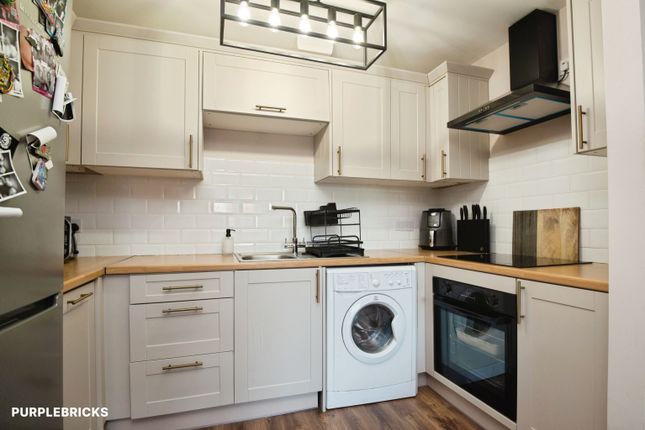 Flat 10/Blake Court, Schooner Way, Cardiff photo 3