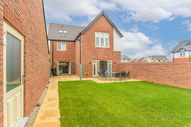 30 Lancaster Way, Stratford-Upon-Avon photo 4