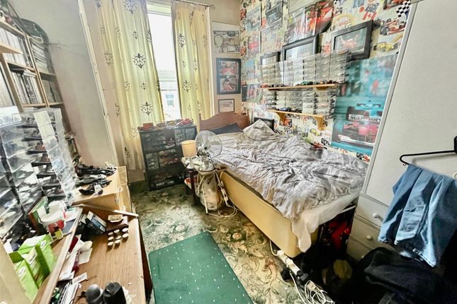 13, Cross Street, Bradford photo 5
