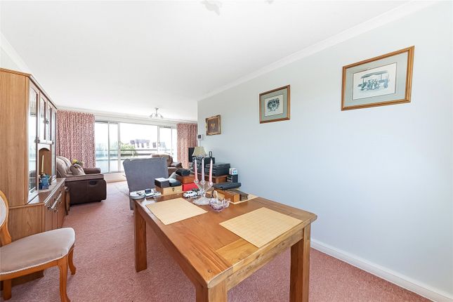 Flat 17, Britten Lodge, Bromley photo 4
