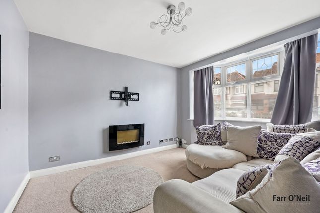 4, Chestnut Avenue, Buckhurst Hill photo 3