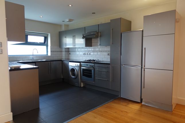 Flat to rent in Bethnal Green Road, Shoreditch