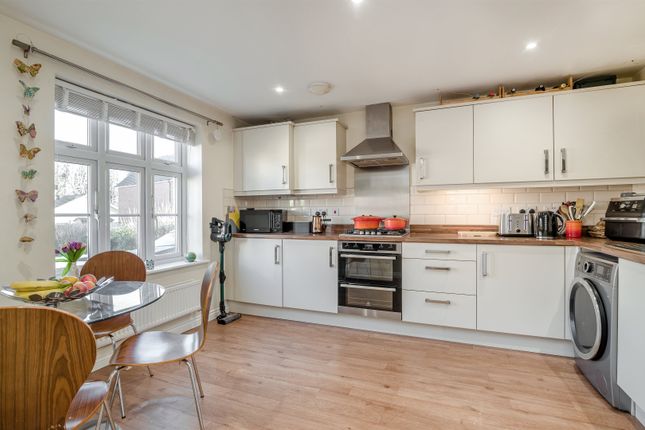 15, Clos Ystwyth, Caldicot photo 2