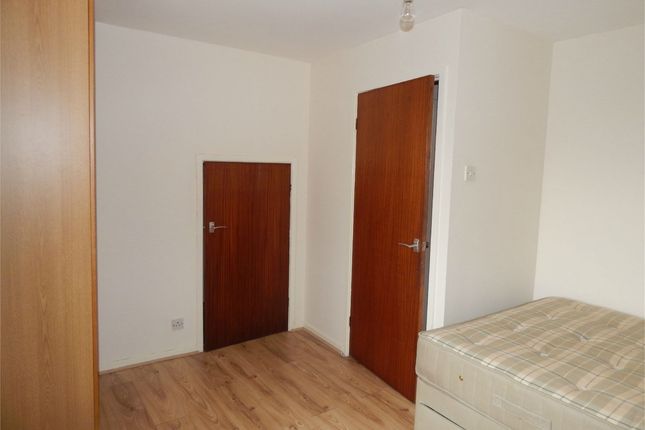 Flat to rent in Barker Court, Birkby, Huddersfield, West Yorkshire