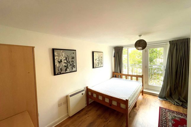 Flat to rent in St Andrew`S Close, Canterbury