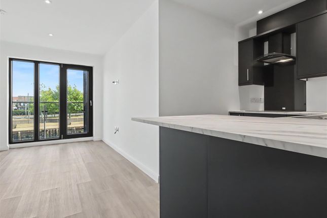 Flat 4, 5, River Gardens, Sidegate Road, Runham Vauxhall photo 3