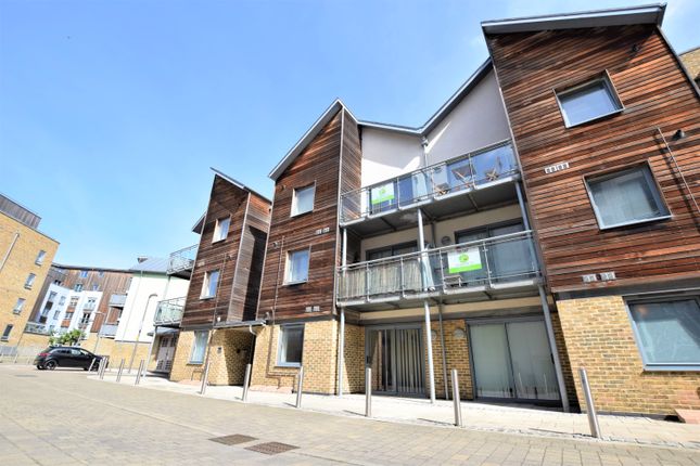 Thumbnail Flat for sale in Quayside Drive, Colchester