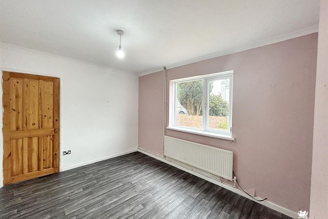 8, Brynymor, Llanelli photo 4