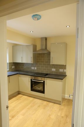 Flat to rent in Chanterlands Avenue, Hull