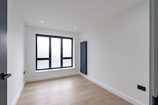 Flat for sale in Clinton Road, Forest Gate