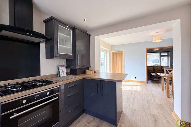 2 Beech Close, Blackburn photo 4