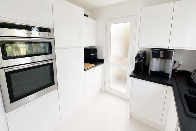 126, Lindisfarne Road, Corby photo 4