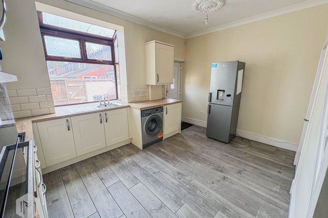 8 Parkdale Road, Bolton photo 3
