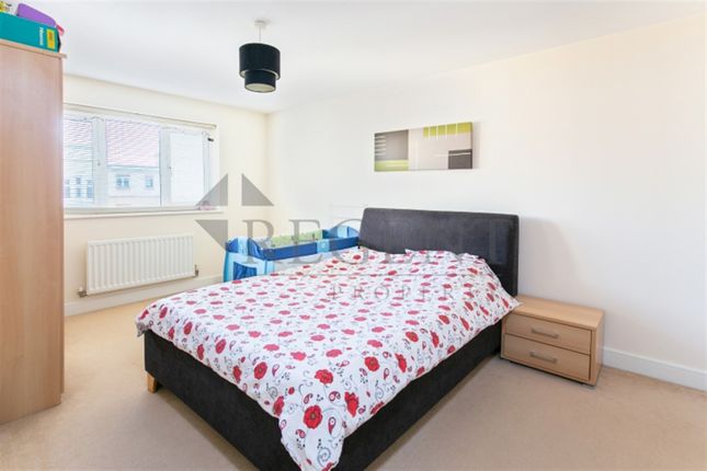 18, Copeland House, Rathlin Road, Crawley photo 4