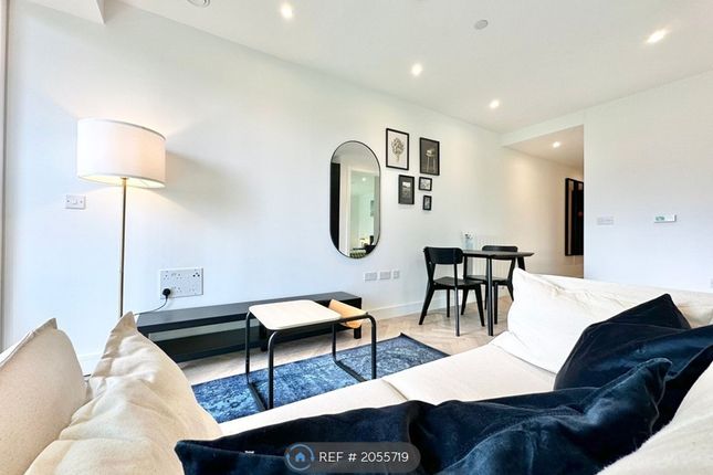 Flat to rent in Clement Apartments, London