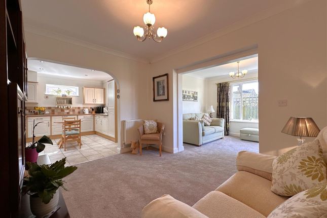 43, Village Way, Newark photo 2