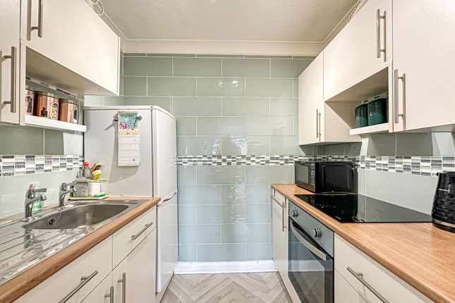 7 Hesslewell Court, Wirral photo 2