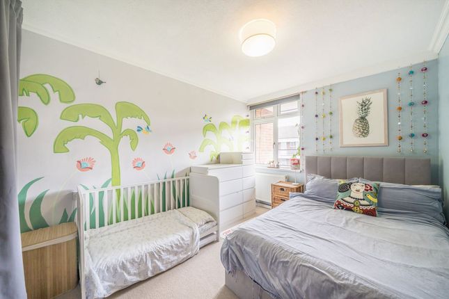 Flat 16, Bushey House, Charlesfield, London photo 4