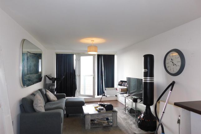 Flat for sale in Tower 4, Lakeside Rise, Manchester