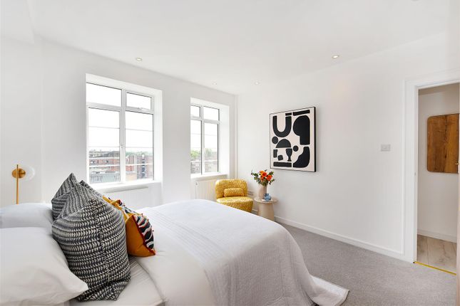 Flat for sale in Penthouse, George Street, London