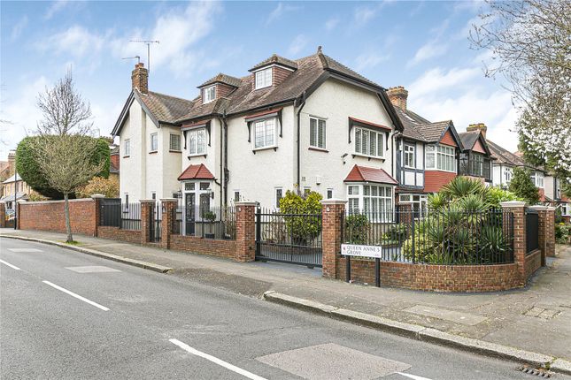 Thumbnail Detached house for sale in Park Avenue, Enfield
