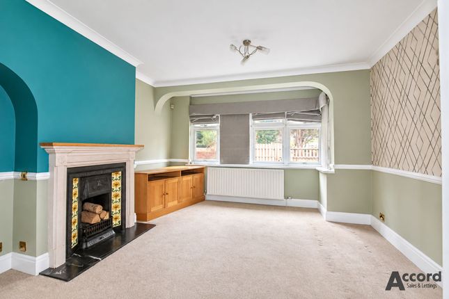 13 Pettits Boulevard, Romford photo 3