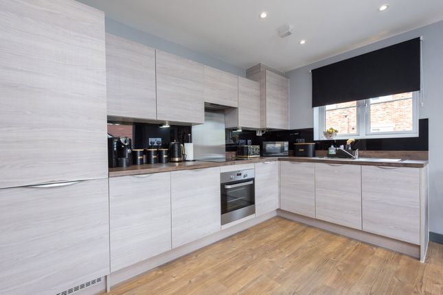 6 Heron house, Hurst Avenue, Camberley photo 4