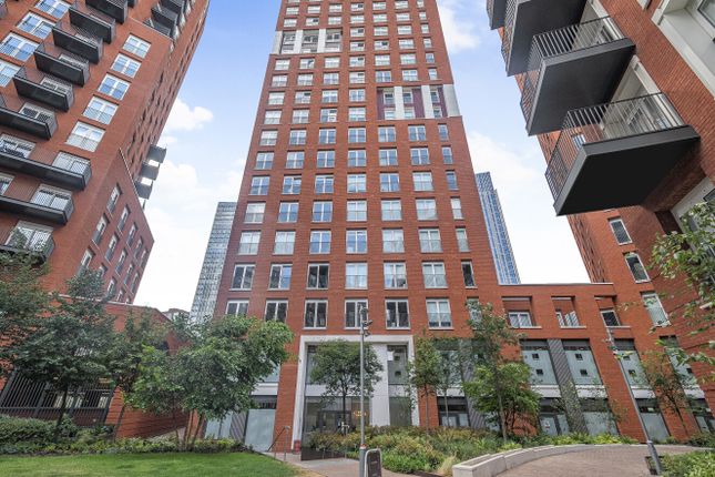 2-bed flat on Flat 23 Keybridge House, 7, Exchange Gardens, Vauxhall, £850,000