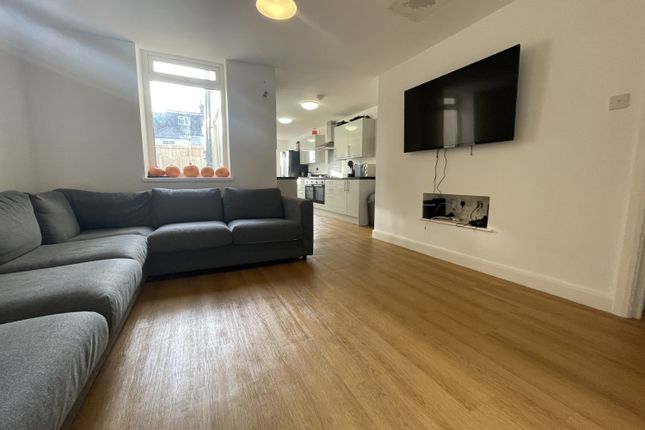 6-bed terraced on 51, Cranbrook Street, Cardiff, £3,570/mo
