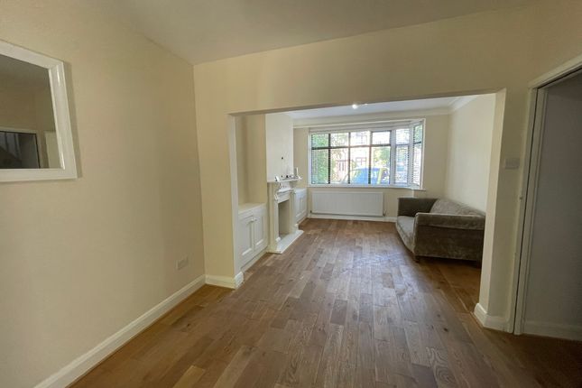 53, Inverness Drive, Hainault photo 2