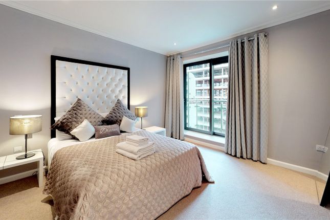 Flat for sale in Discovery Dock Apartments East, 3 South Quay Square, Canary Wharf, London