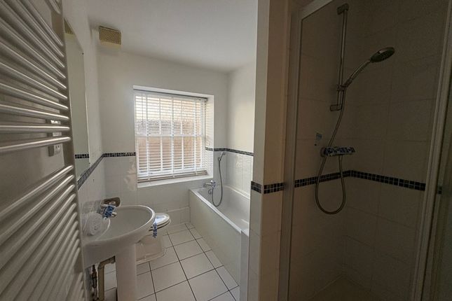 1 Temple Heights (Basement Level Flat, Yard, & Store) Windlesham Road, BRIGHTON photo 4