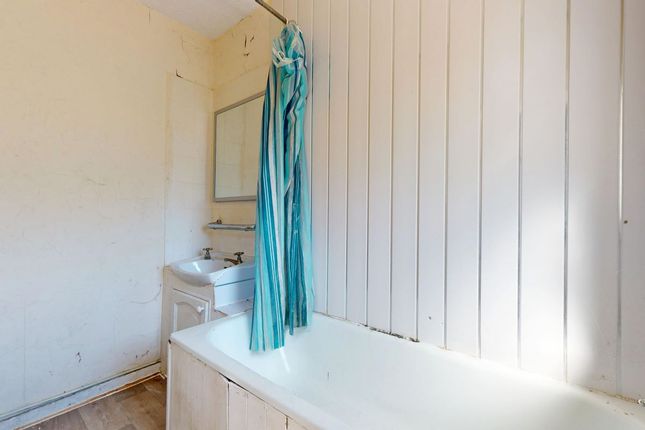 25, Alleyndale Road, Dagenham photo 5