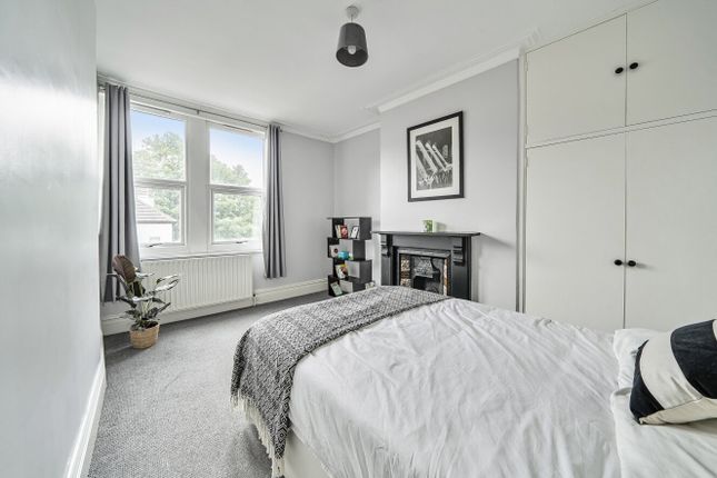 Flat 2, 1, Roundhay Mount, West Yorkshire photo 3