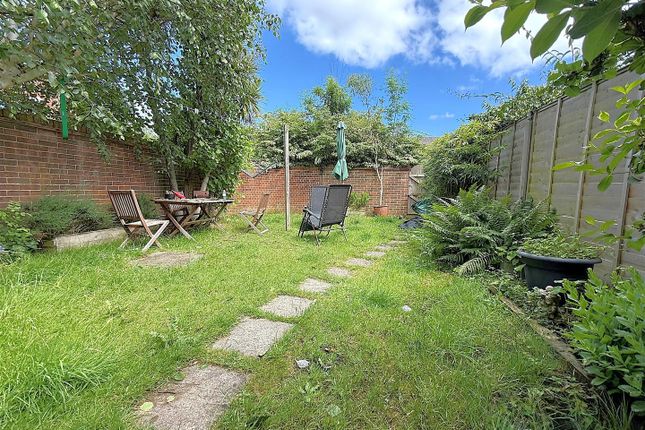 2, Exmoor Close, Fareham photo 2