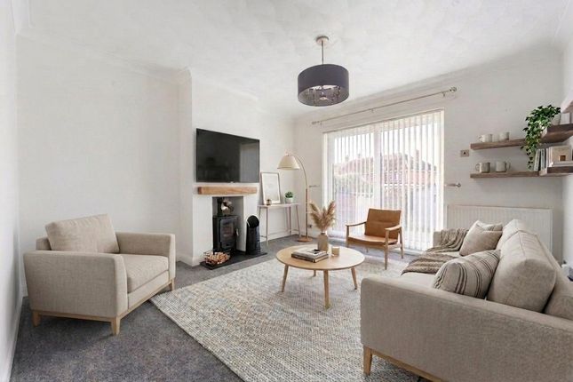 123 Oulton Road, Lowestoft photo 2