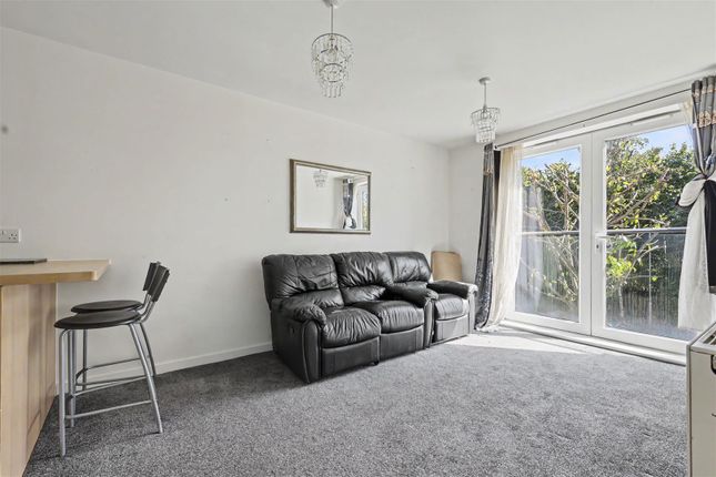 12, Faraday House, Enfield photo 2