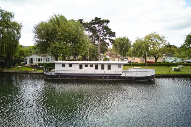 Thumbnail Houseboat for sale in Maidenhead Road, Windsor