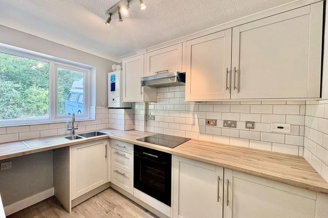 7, Perrott Gardens, Brierley Hill photo 2
