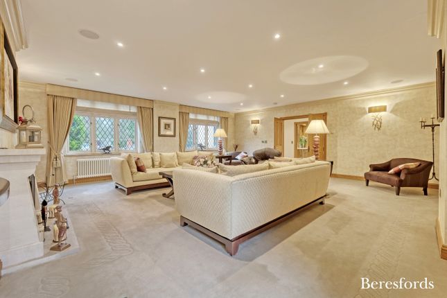 8, Nelmes Way, Hornchurch photo 3